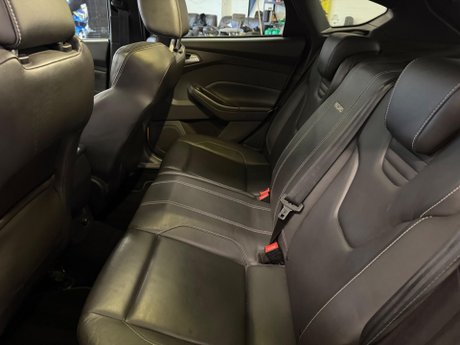 Ford Focus 2.0T EcoBoost ST-3 Euro 5 (s/s) 5dr 12