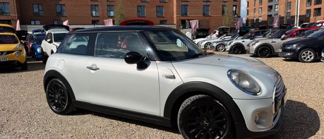 Mini Hatch COOPER.. 6 SERVICES..DAB..SAT NAV..HEATED SAETS..STUNNING EXAMPLE 1