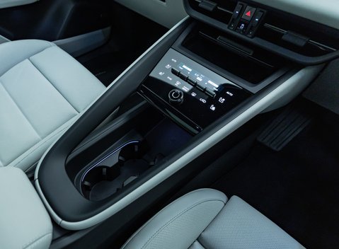 Porsche Macan 4 Electric 25