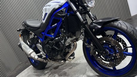 Suzuki SV650 2020 ONLY 8K SERVICED LONG MOT WARRANTY A2 NAKED BIKE 35