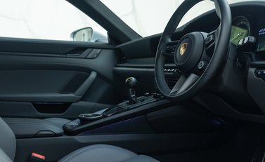 Porsche 911 GT3 TOURING (992) 13