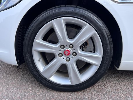 Jaguar XE 2.0i Portfolio Auto AWD Euro 6 (s/s) 4dr 50