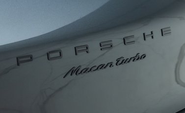 Porsche Macan TURBO 36