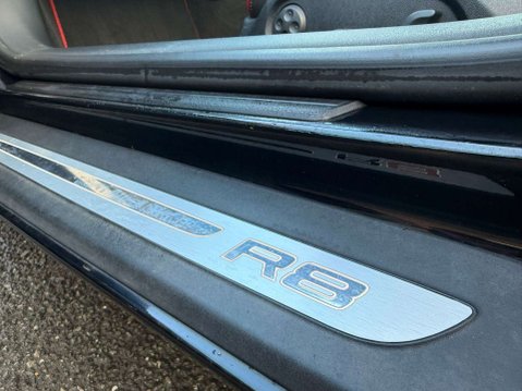 Audi R8 4.2 R8 LE Semi-Auto 4WD 2dr 33