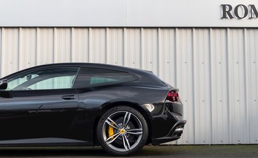 Ferrari GTC4 Lusso 29