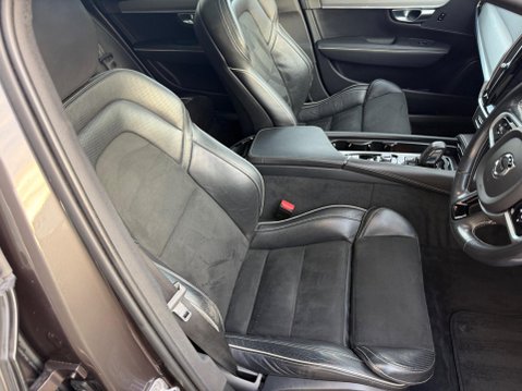 Volvo V90 2.0 B5 MHEV R-Design Auto Euro 6 (s/s) 5dr 23