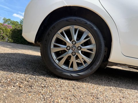 Toyota Yaris 1.5 VVT-i Icon Euro 6 5dr 26