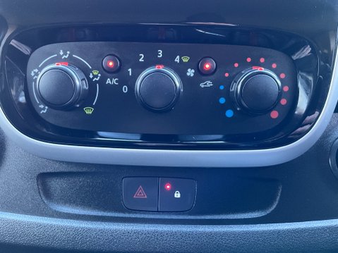 Renault Trafic ENERGY 27 Premier Edition SWB Standard Roof Euro 6 (s/s) 4dr 19
