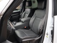 Land Rover Discovery R-DYNAMIC SE MHEV In RARE PEARL WHITE BLACK ROOF AND REAR SEATS  LOW MILES  16