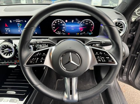 Mercedes-Benz A Class A 180 SPORT EXECUTIVE MHEV 28