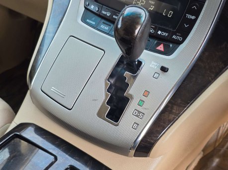Toyota Alphard Auto+Hybrid+7Seats+Clean 42