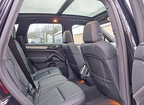 Porsche Cayenne GTS 12