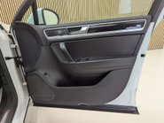 Volkswagen Touareg 3.0 Touareg V6 R-Line+ TDI BlueMotion Technology Auto 4WD 5dr 32
