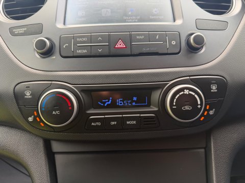 Hyundai i10 1.2 Premium SE Euro 6 5dr 27