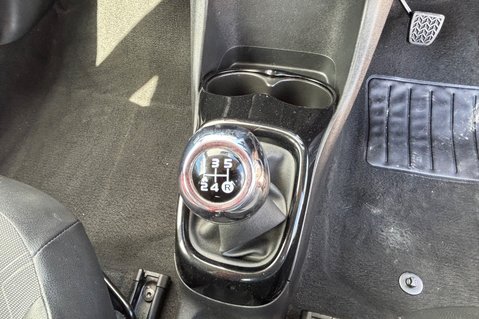 Toyota Aygo VVT-I X-PRESSION..X WAVE..CABRIOLET..LIMITED EDITION.. 8 SERVICES..£20 TAX  14