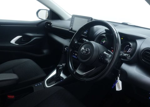 Toyota Yaris 1.5 Yaris Design HEV CVT 5dr 39
