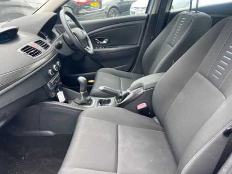 Renault Megane 1.6 16V I-Music Euro 5 5dr 17