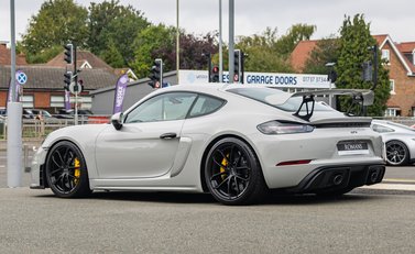 Porsche Cayman GT4 718 3