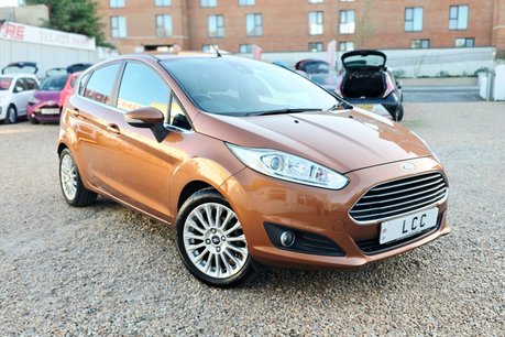 Ford Fiesta TITANIUM.. AUTOMATIC.. 6 SERVICES.. £35 ROAD TAX.. STUNNING EXAMPLE