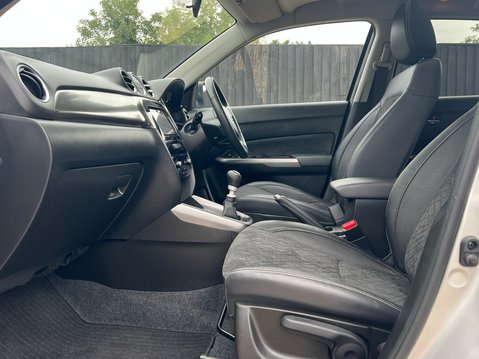 Suzuki Vitara SZ5 BOOSTERJET MHEV 3