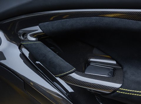 Ferrari F8 SPIDER 36