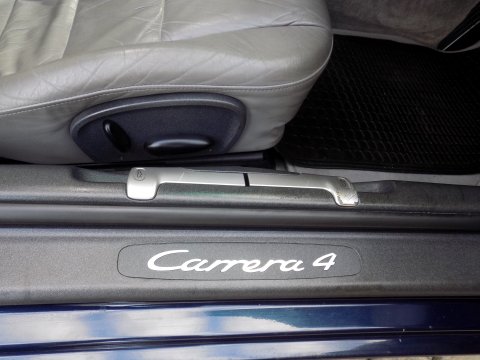 Porsche 911 CARRERA 4 15