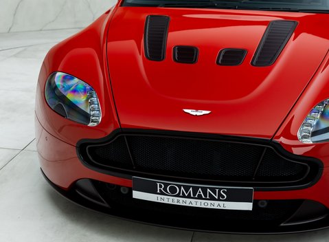 Aston Martin V12 Vantage S Roadster 32