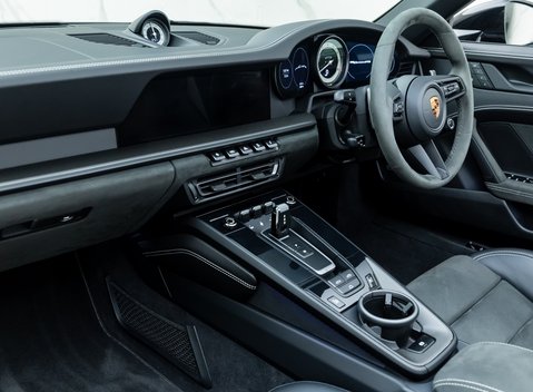 Porsche 911 Carrera GTS Cabriolet (992) 19