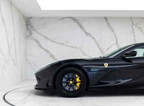 Ferrari 812 Superfast 25