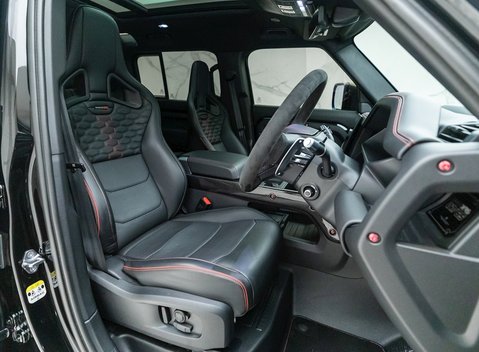 Land Rover Defender 110 V8 P525 URBAN XRS 11
