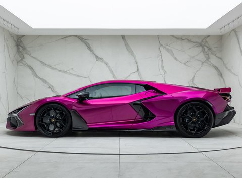 Lamborghini Revuelto 5