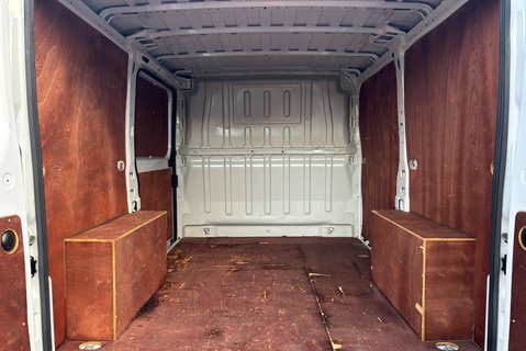 Peugeot Boxer 333 L1 H1 120 ps BlueHdi Professional - Sat Nav & Air Con 13