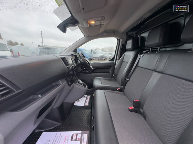 Vauxhall Vivaro AUTO LWB L2H1 Low Roof 3100 Dynamic Air Con SELECT 13