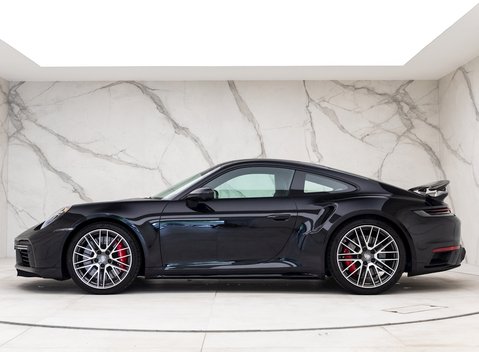 Porsche 911 Turbo (992) 2