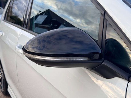 Volkswagen Golf 2.0 Golf R DSG 4WD 5dr 23