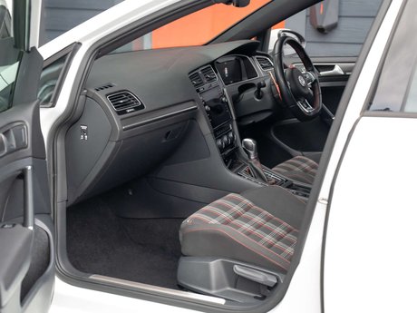 Volkswagen Golf 2.0 Golf GTi Performance TSi Semi-Auto 5dr 8