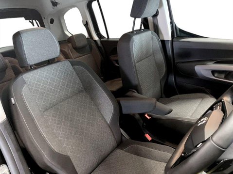 Vauxhall Combo Life 52kWh Ultimate MPV 5dr Electric Auto (7.4kW Charger) (136 ps) Cruise Contr 11
