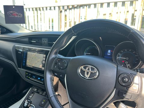 Toyota Auris VVT-I ICON TECH TOURING SPORTS 38