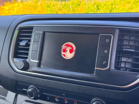 Vauxhall Vivaro 2.0 Vivaro 3100 Dynamic S/S 27