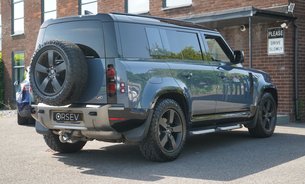 Land Rover Defender X-DYNAMIC HSE MHEV 3.0L Extended LR Warranty Tow Bar Pano Roof FLRSH  14