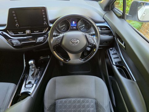 Toyota C-HR 1.8 C-HR Design HEV CVT 5dr 9