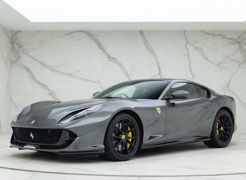 Ferrari 812 Superfast 6