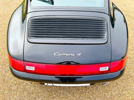Porsche 911 CARRERA 4 32
