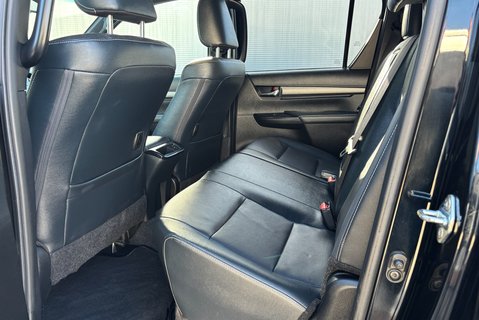 Toyota Hilux Invincible X 4WD 2.8 D-4D Double Cab Pickup - Hardtop Canopy 16