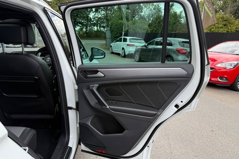 Volkswagen Tiguan R LINE TDI BMT 4MOTION DSG - PAN ROOF - APPLE CAR PLAY -ADAPTIVE CRUISE 33