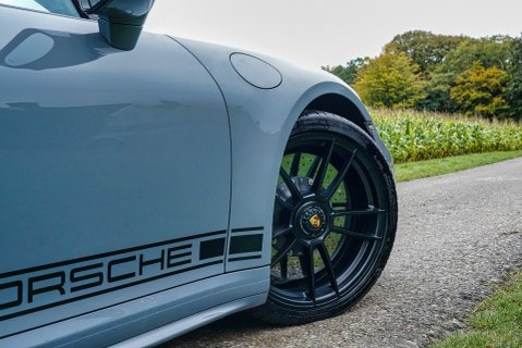 Porsche 911 CARRERA GTS PDK 6