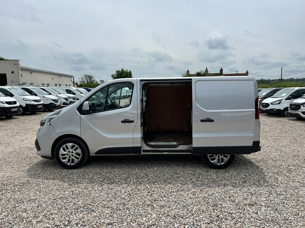 Renault Trafic SWB L1H1 Low Roof Sportive Air Con Nav EURO 6 NO VAT 11