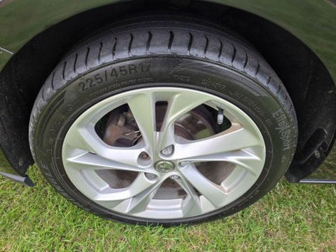 Vauxhall Astra 1.4i Turbo SRi Nav Euro 6 5dr 29
