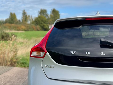 Volvo V40 2.0 D4 R-Design Lux Nav Auto Euro 6 (s/s) 5dr 12