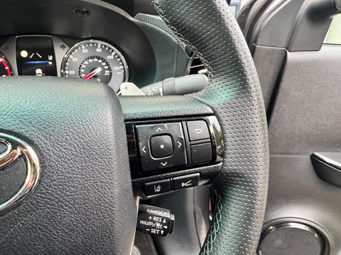 Toyota Hilux GR SPORT 4WD D-4D DCB 14